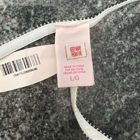 Victoria's Secret RARE Hard to find Sheer Mesh Thong Panty White Large - Picture 3 of 3